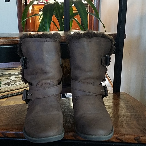 Boots - Picture 5 of 6